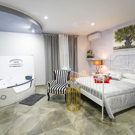 ピッツォ Piedigrotta Magique Luxury Bed & Breakfast エクステリア 写真