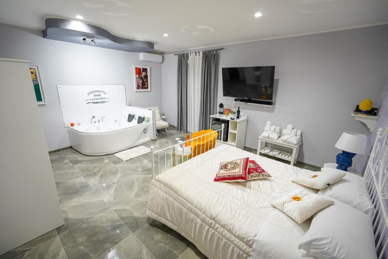 ピッツォ Piedigrotta Magique Luxury Bed & Breakfast エクステリア 写真