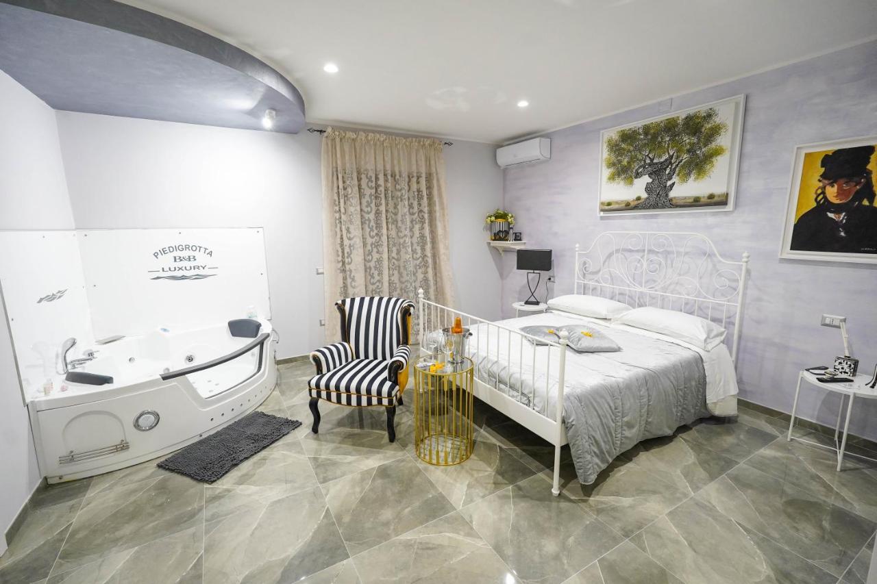 ピッツォ Piedigrotta Magique Luxury Bed & Breakfast エクステリア 写真