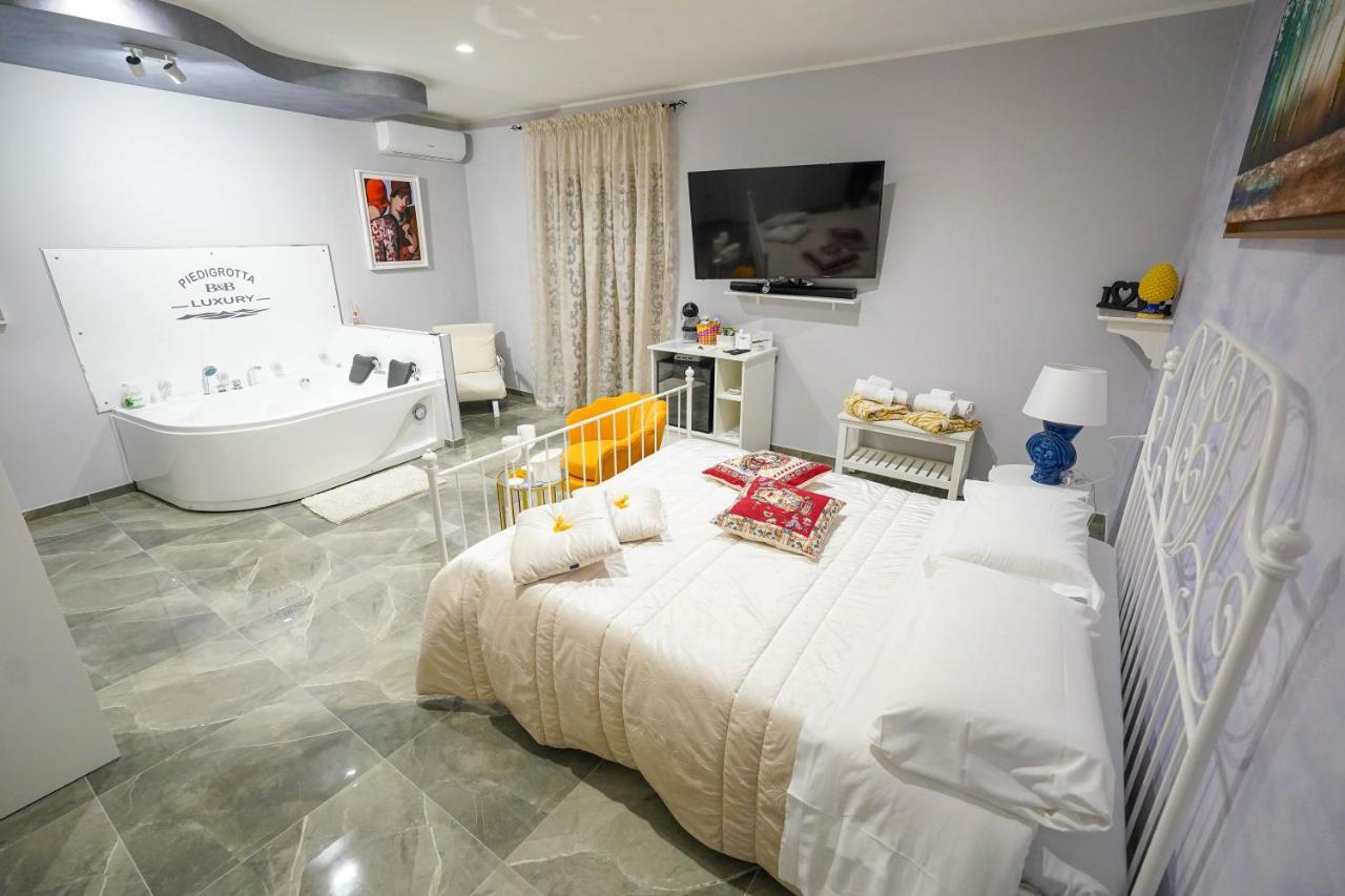 ピッツォ Piedigrotta Magique Luxury Bed & Breakfast エクステリア 写真